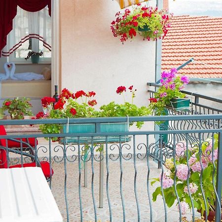 Apartments Angela With Old Town View Split Exteriér fotografie