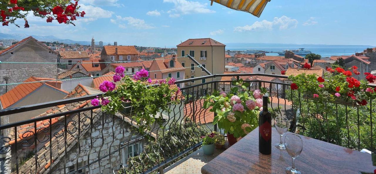 Apartments Angela With Old Town View Split Exteriér fotografie